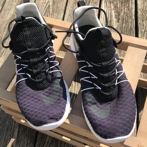 EUC Nike woman black and white size 10